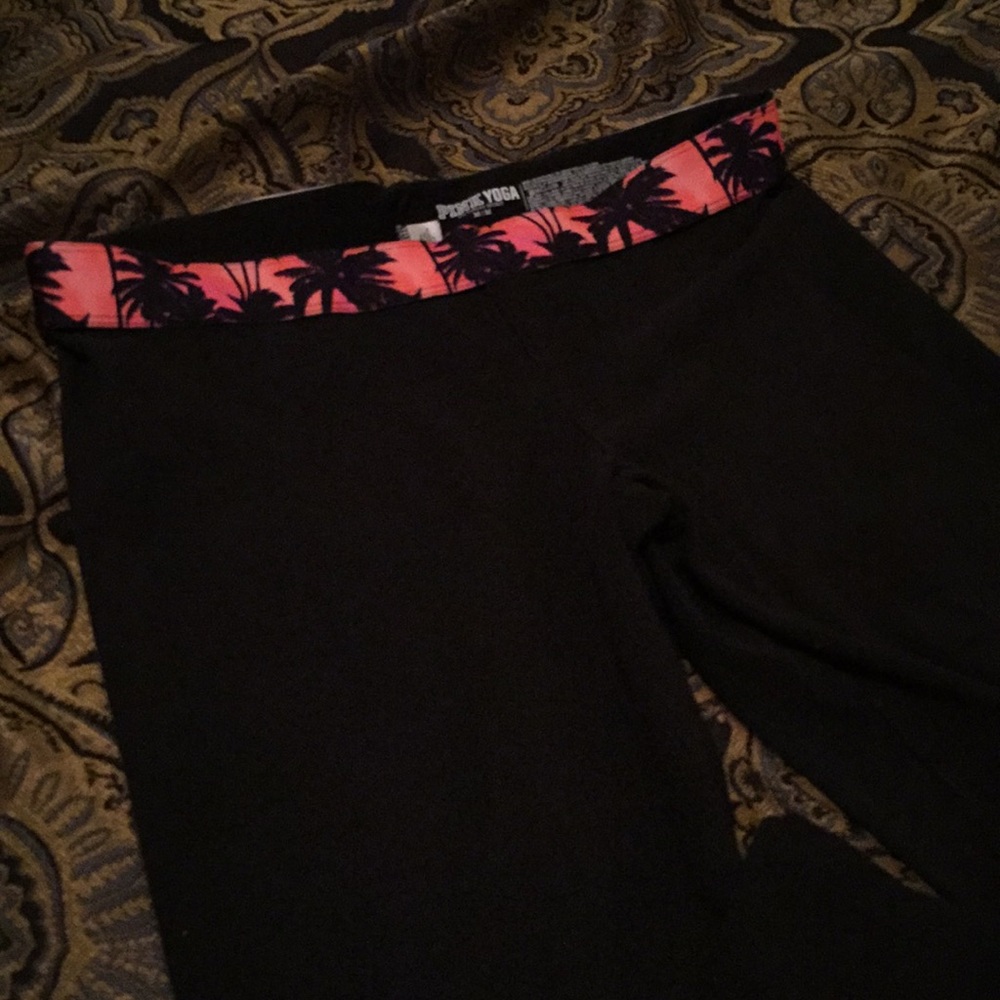 Victoria’s Secret “PINK” Yoga 🧘🏾‍♀️ Pants.